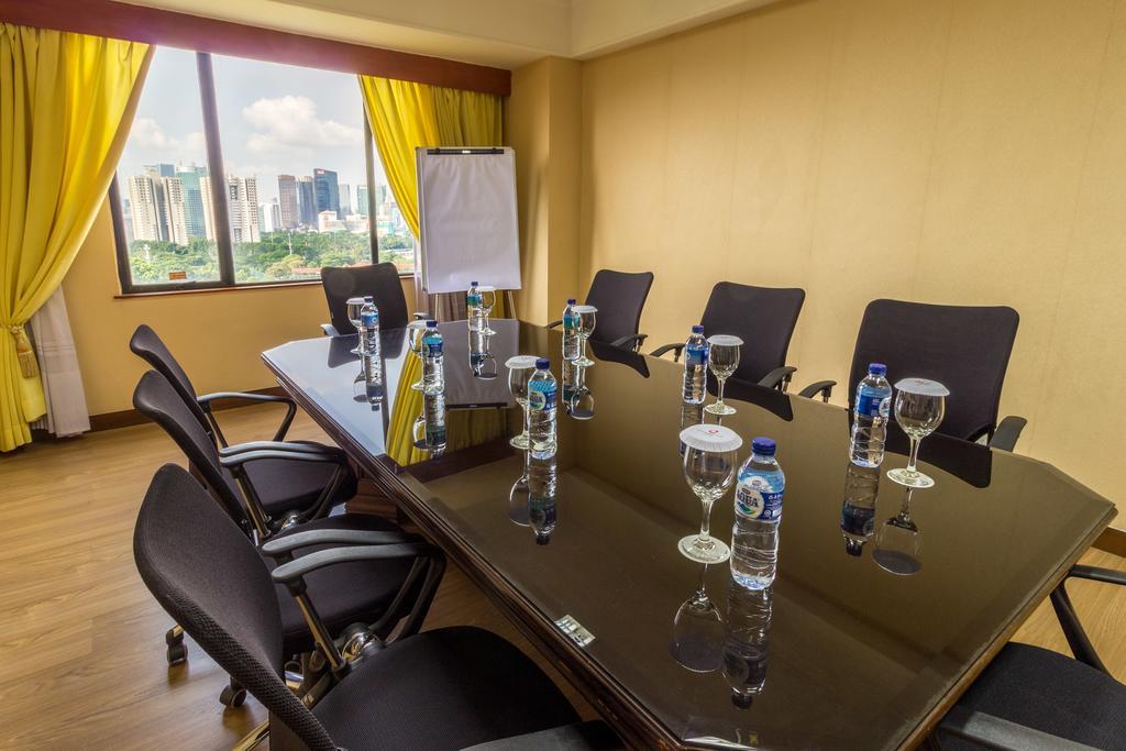 Artotel Gelora Senayan Джакарта Екстериор снимка