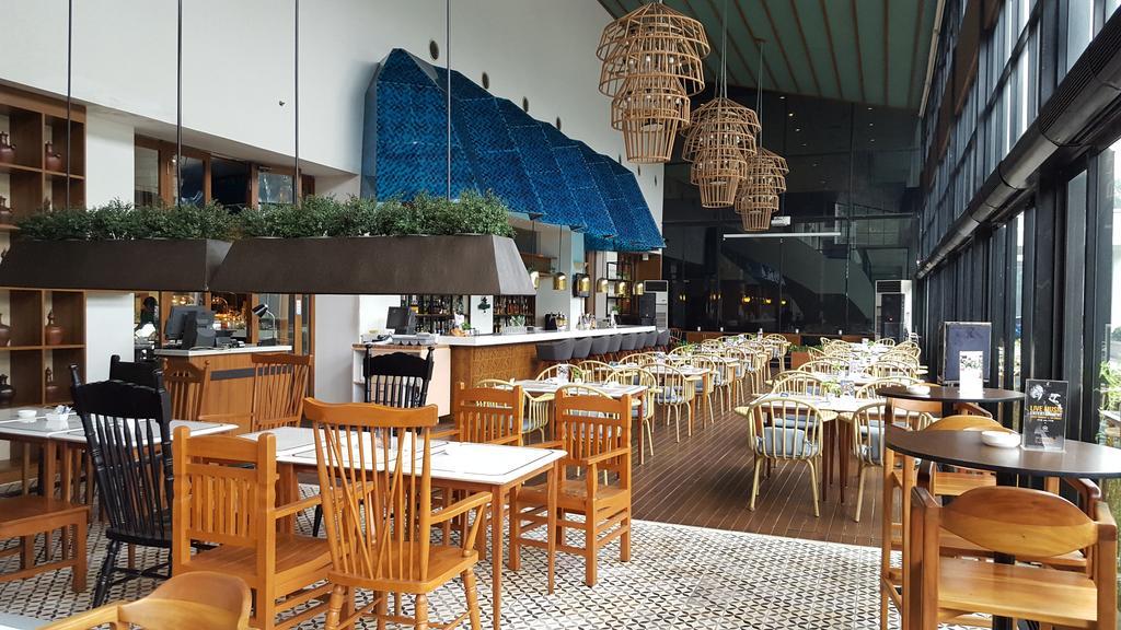 Artotel Gelora Senayan Джакарта Екстериор снимка